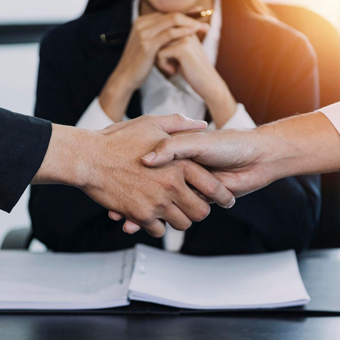Commercial litigation solicitor resolving a dispute